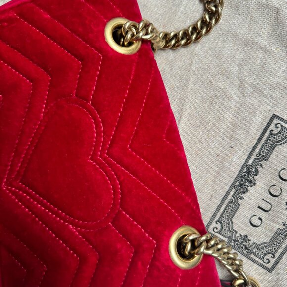 GUCCI - MATELASSE -VELVET HIBISCUS RED GC MARMONT MINI FLAP BAG - Picture 8 of 13
